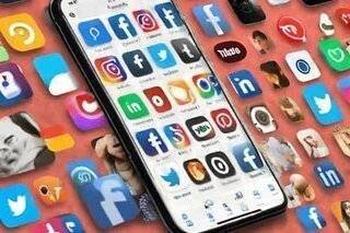 Banality in Social Media Apps